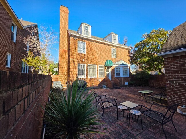 Building Photo - Ghent Square