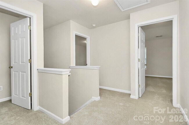 Building Photo - 10741 Mountain Springs Dr