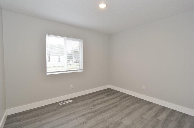 Building Photo - 402 Hazel Ave