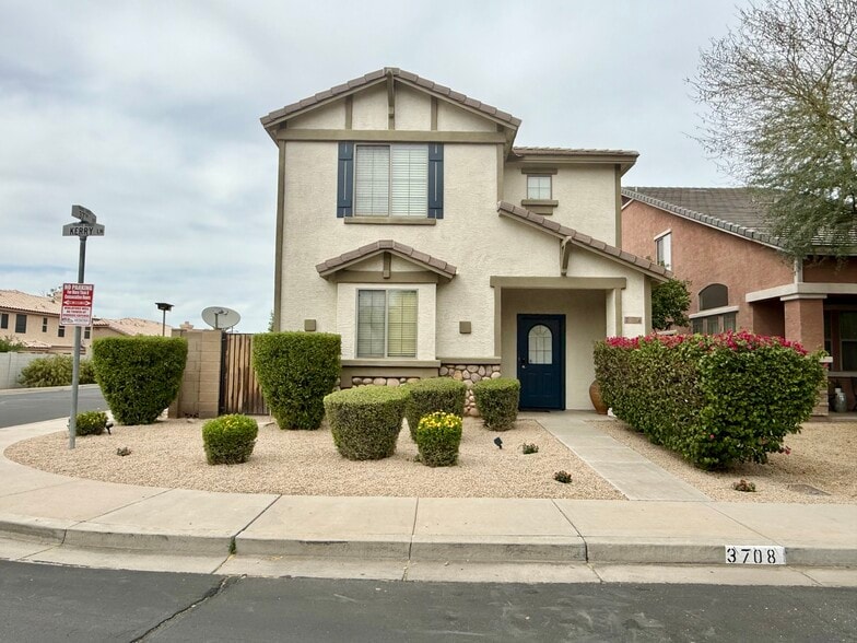 FRONT CORNER LOT - 3708 E Kerry Ln