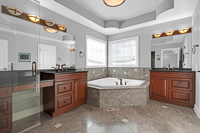 Building Photo - 7242 Greywall Ct