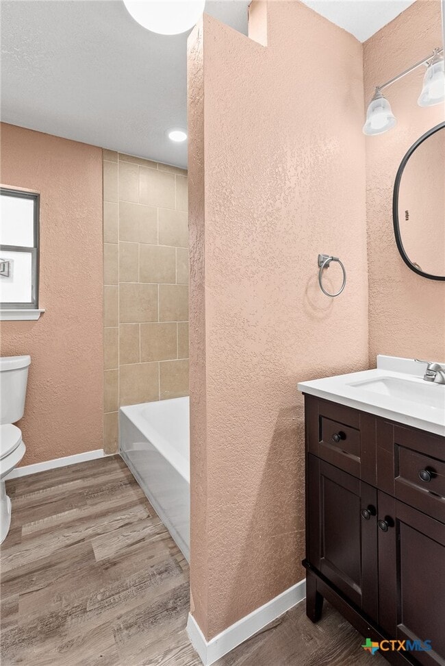 Building Photo - 906 Attas Ave