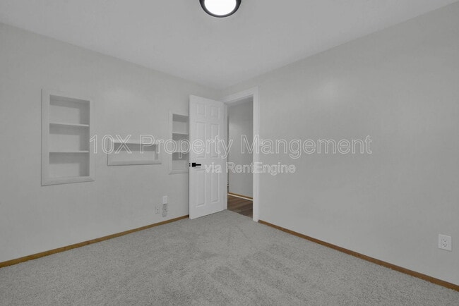 Building Photo - 1638 Parkinson Dr