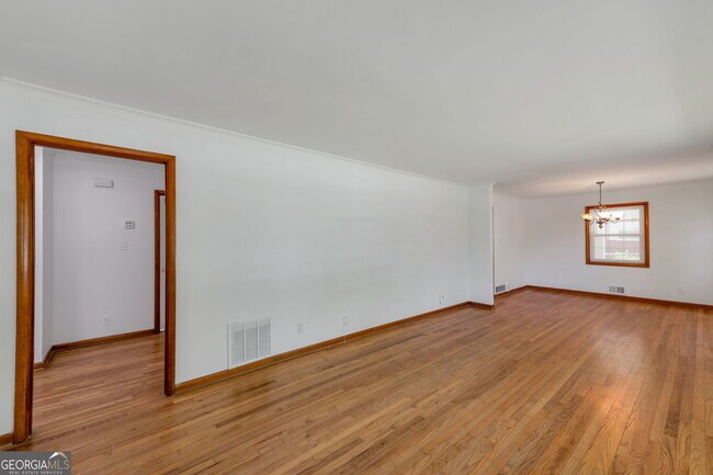 Building Photo - 2188 Pawnee Dr SE