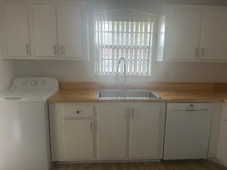 Building Photo - 239 Down E Ln