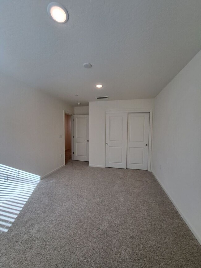 Building Photo - Modern 3-Bedroom Home in the Exclusive Elev8ions Neighborhood of Clovis!