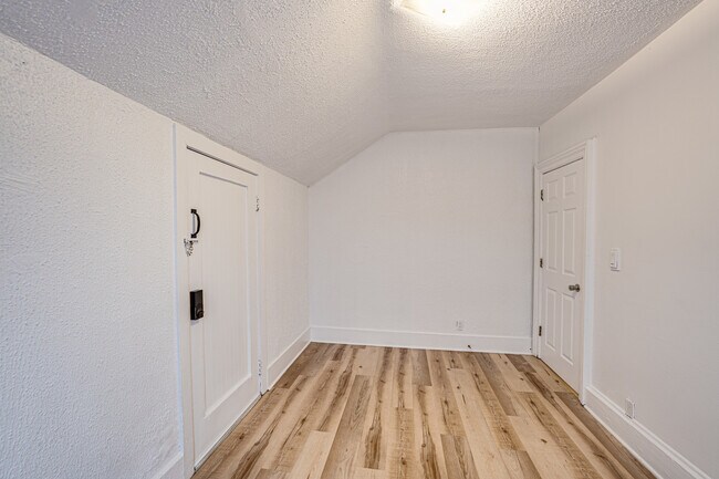 Building Photo - 264 N Jackson St