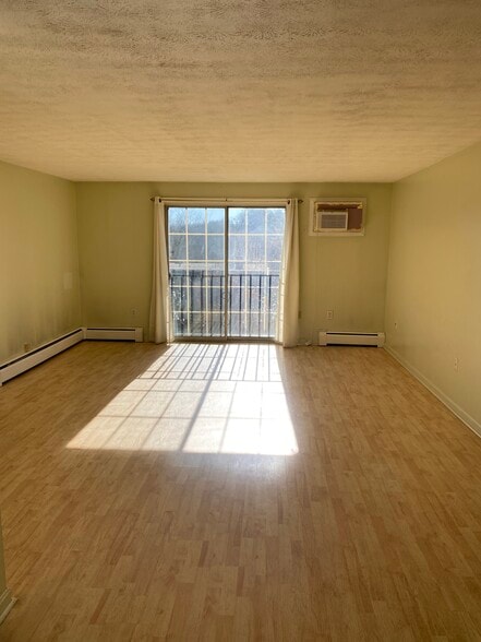 Building Photo - 1202 Middle Tpke W
