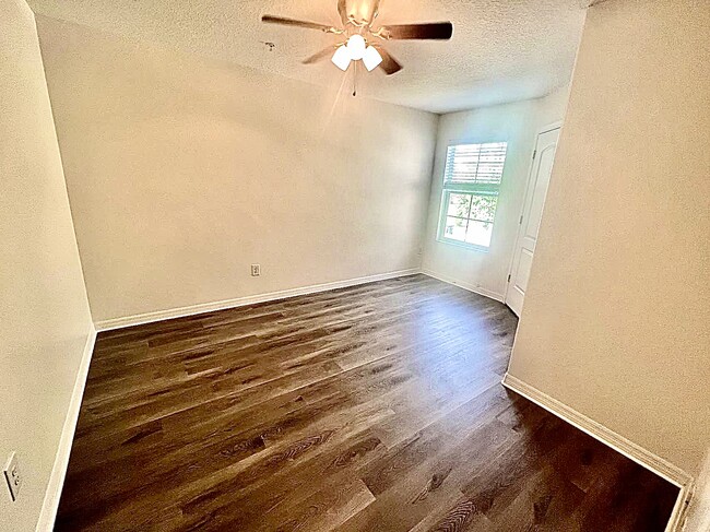 Building Photo - 1307 Priory Cir