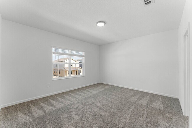 Building Photo - Available on July 10! Solar panel Spacious 3 bedroom house with all appliances included.