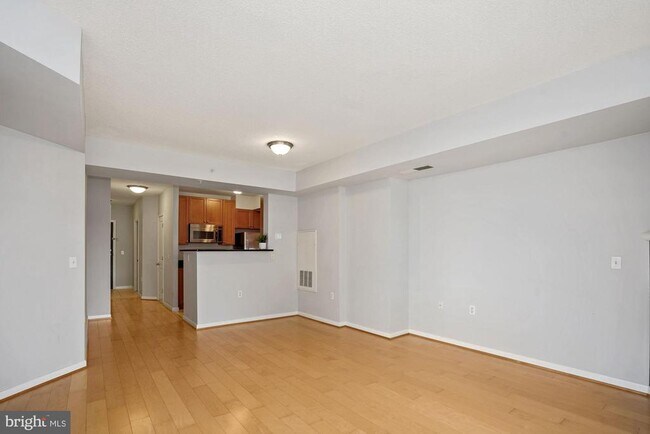 Building Photo - 851 N Glebe Rd