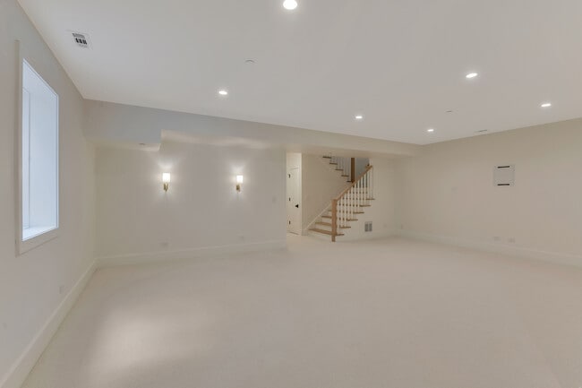 Building Photo - 146 Sterling Ln