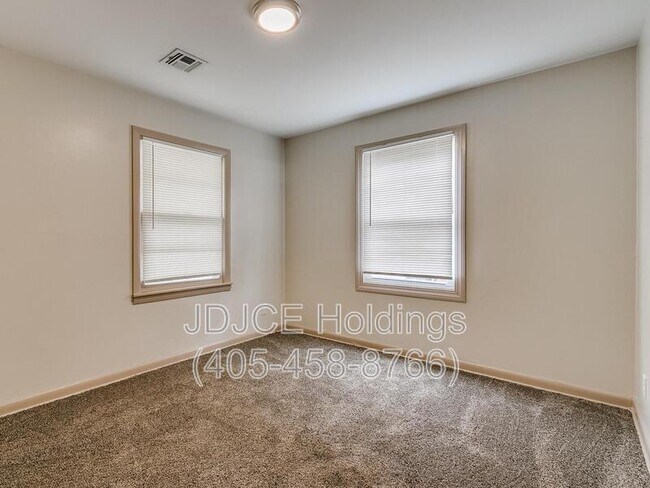 Building Photo - 901 Stansell Dr