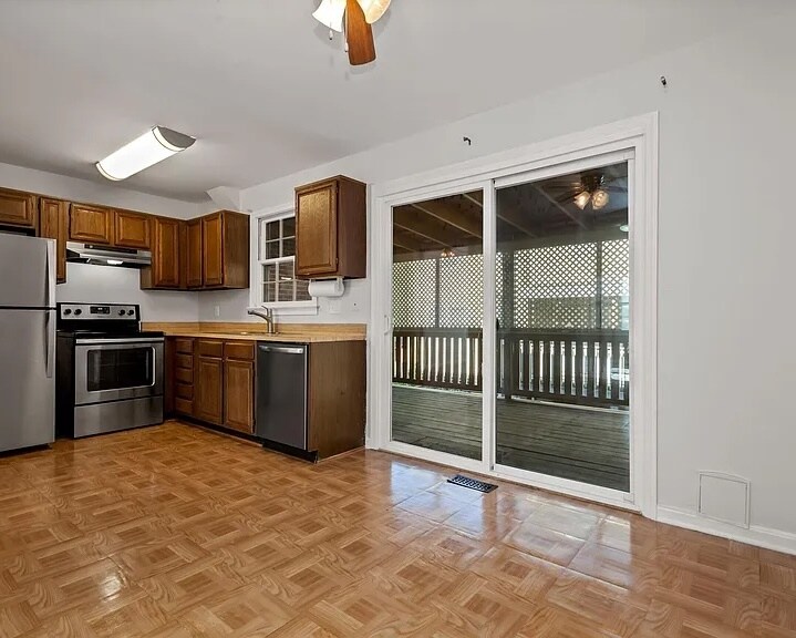 Building Photo - 1902 Curtis Ct SE