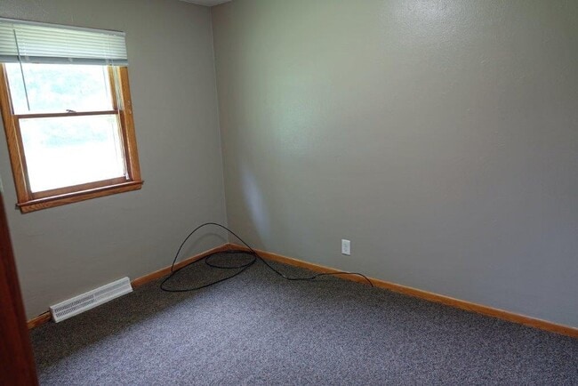Building Photo - 62 W Woodridge Dr