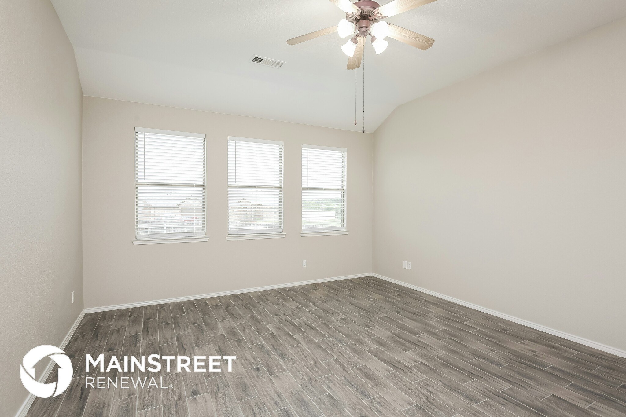 Building Photo - 533 Crown Oaks Dr