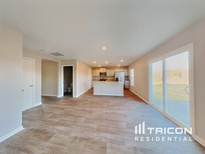 Building Photo - 5235 Ironwood Dr