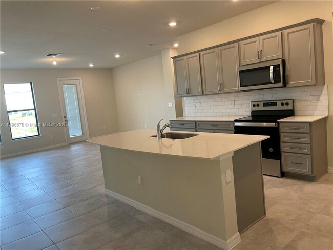 Building Photo - 2151 Appleton Cir S