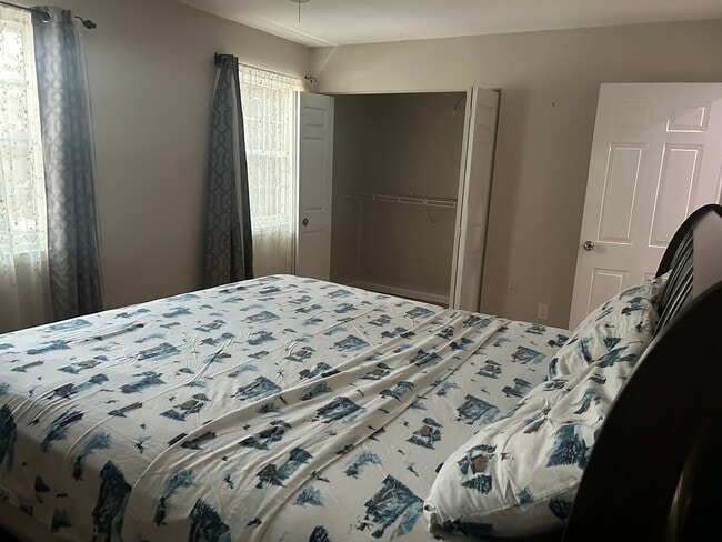 Building Photo - 1008 Travis Ln