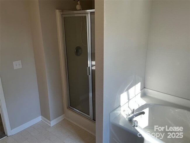 Building Photo - 16952 Commons Creek Dr