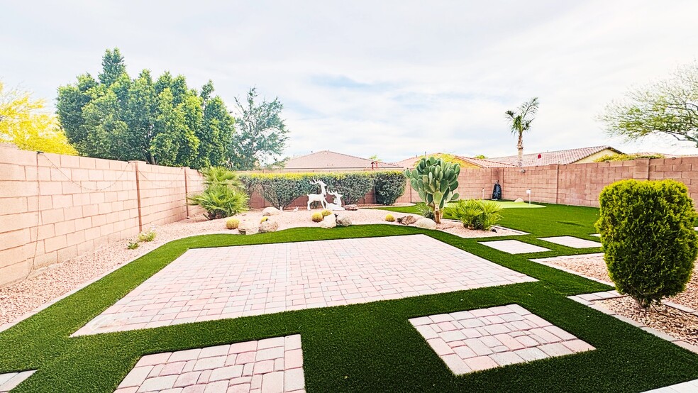 Building Photo - 2533 W Brisa Dr