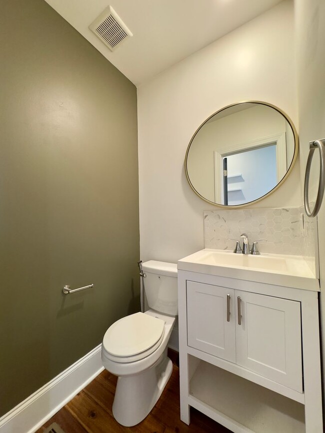 Building Photo - Elegant 3 Bedroom/3.5 Bathroom Townhome in...