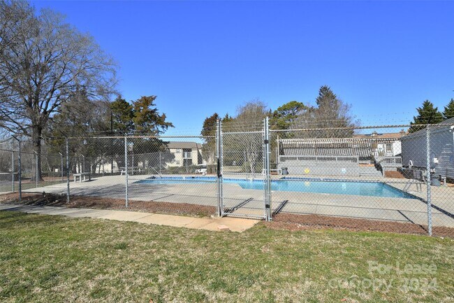 Building Photo - 11185 Harrowfield Rd