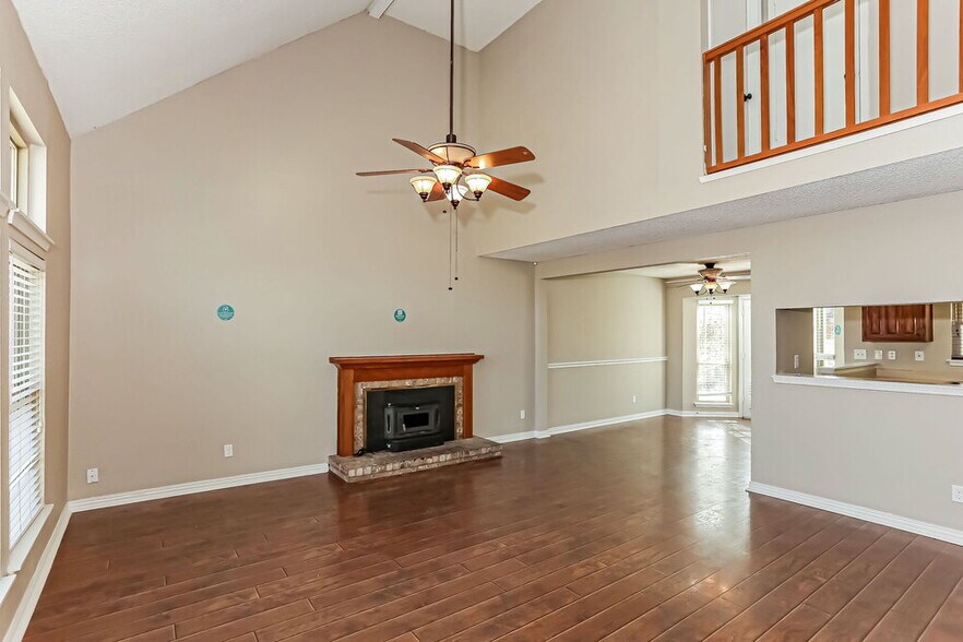 Building Photo - 511 Rosewood Ln