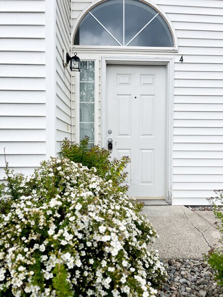 Building Photo - 8220 N Loch Haven Dr