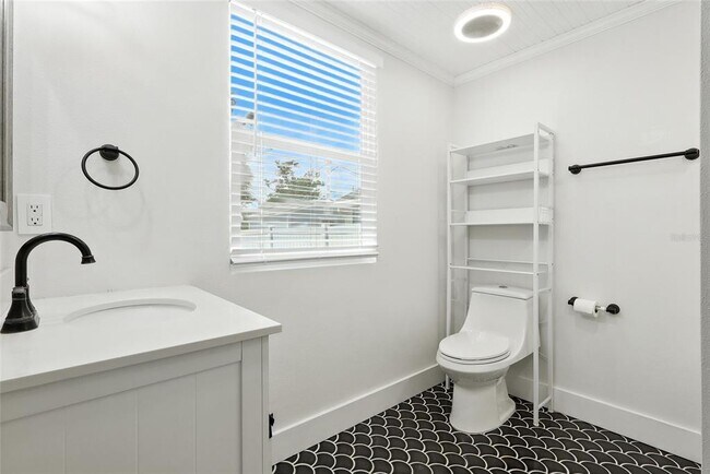 Building Photo - 3634 Burlington Ave N