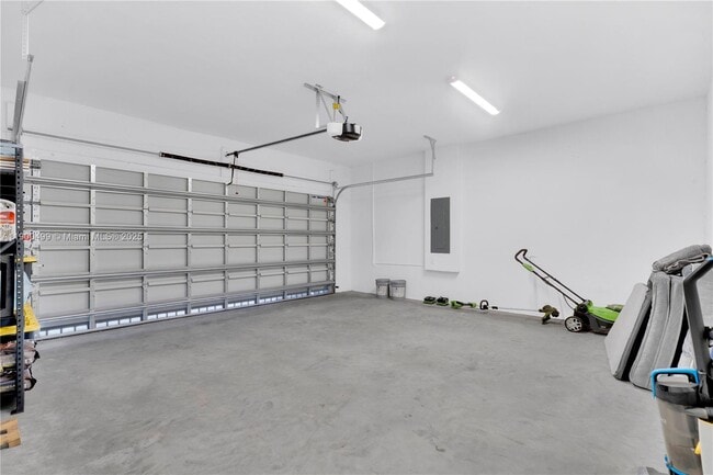 Building Photo - 2444 SE 24th Ave