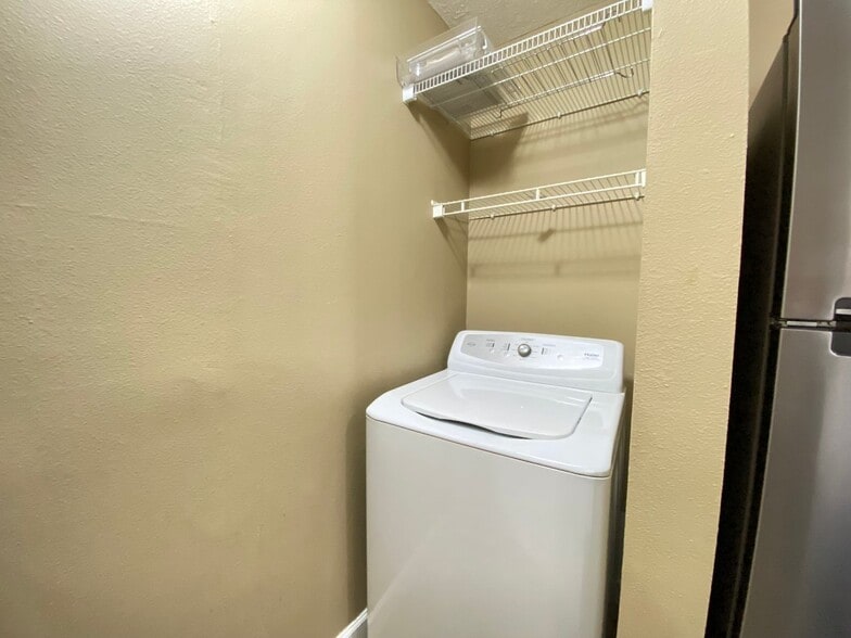 Building Photo - Altamonte Springs Lakefront Gated Community!  1/1 with a fireplace.  Coming Soon!