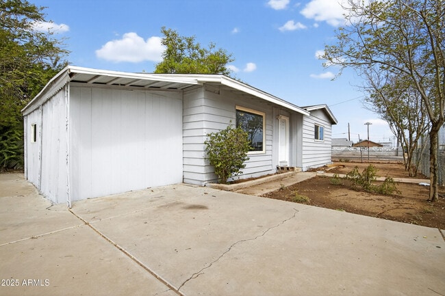 Building Photo - 1410 S 24th Ave