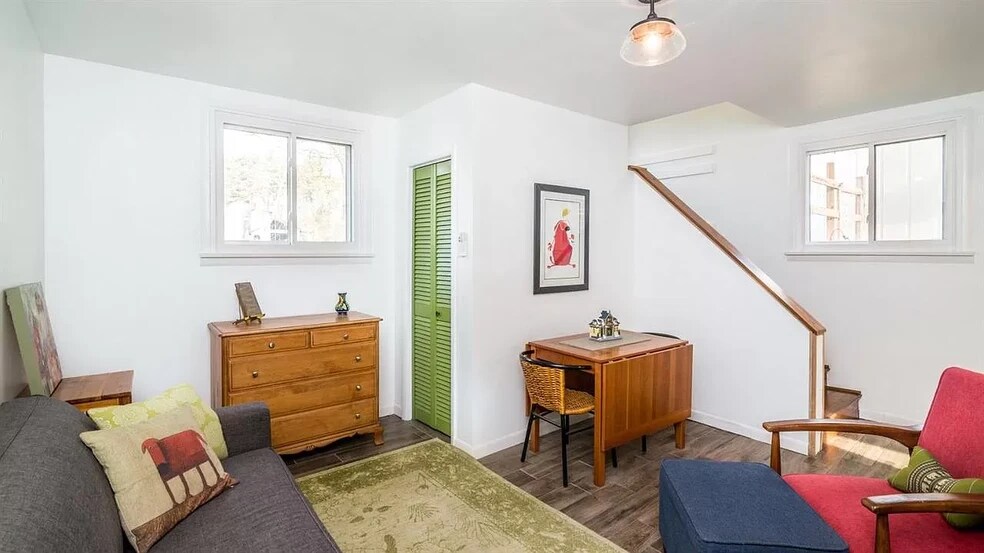Living Room - 5010 Bolla Rd