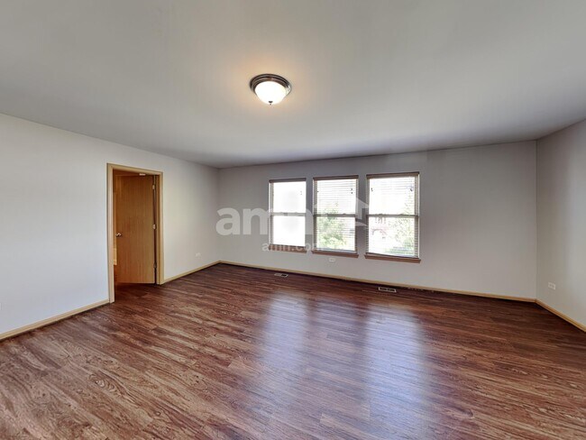 Building Photo - 3226 Kenilworth Ln