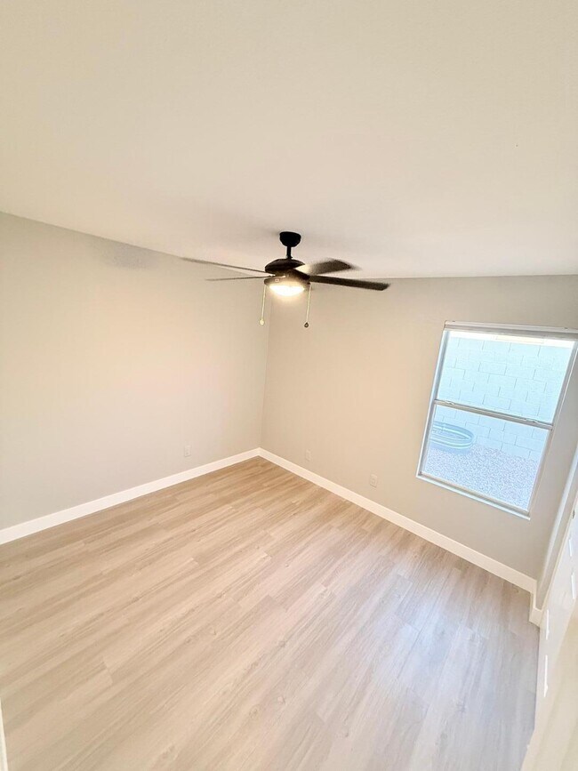 Building Photo - 3948 E Stanford Ave