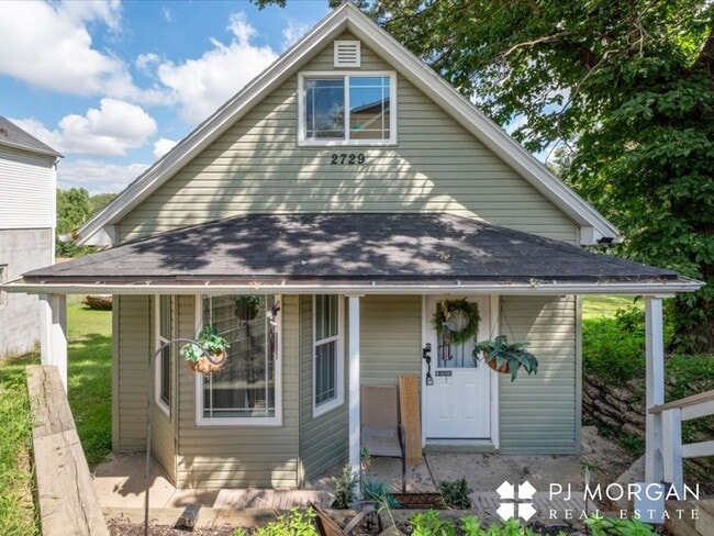 Primary Photo - South Omaha Charm
