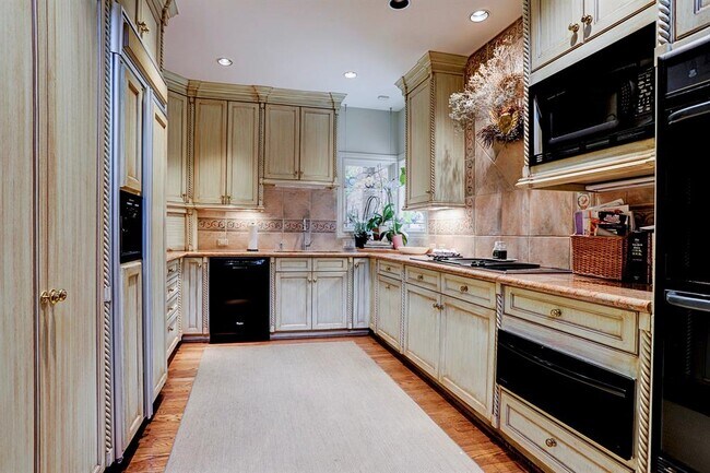 Building Photo - 6700 Belmont St