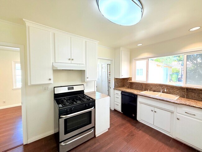 Building Photo - 17535-17537 Baltar Street