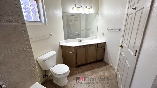 Building Photo - 3 Bedrooms, 2 Baths