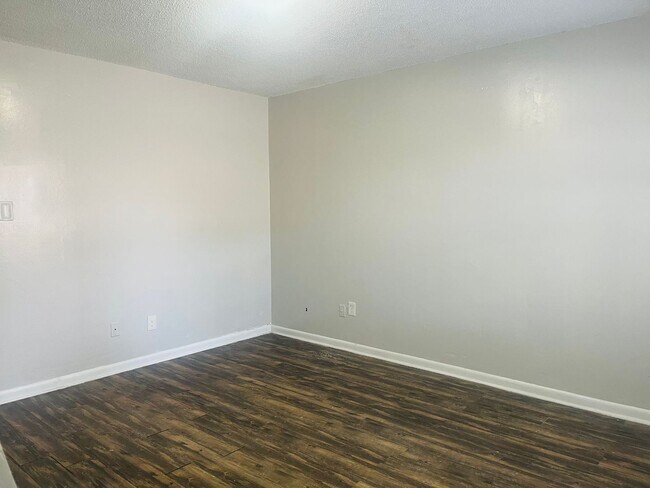 Building Photo - 131 Wall St