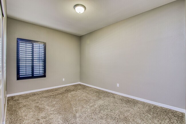 Building Photo - Beautiful Modern & Contemporary House