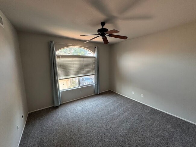 Building Photo - Welcome to this stunning 3-bedroom, 2.5-ba...