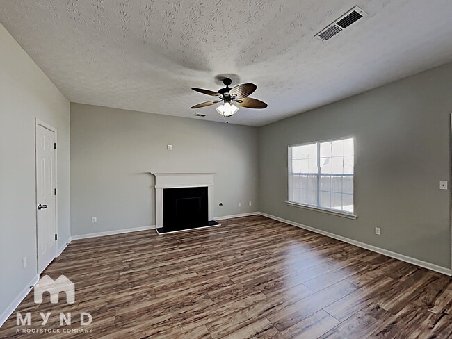 Building Photo - 515 Gardinia Dr