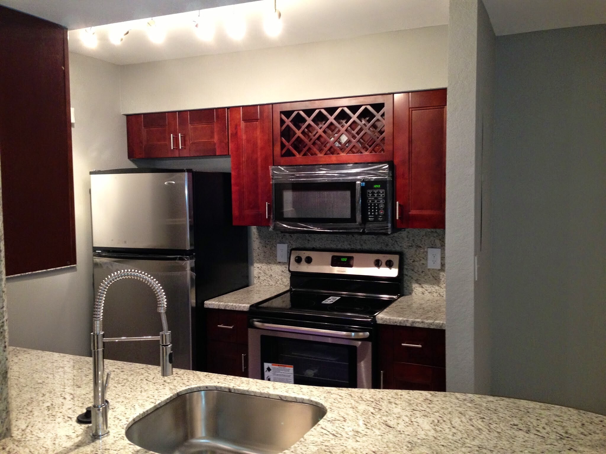 Building Photo - 2850 N Oakland Forest Dr