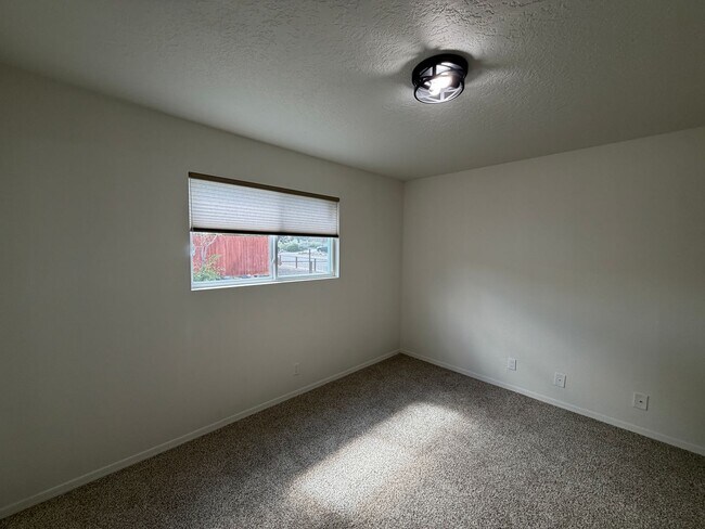 Building Photo - 3 Bedroom Single Story Home Available Near Unser Blvd NW & Paradise Blvd NW!