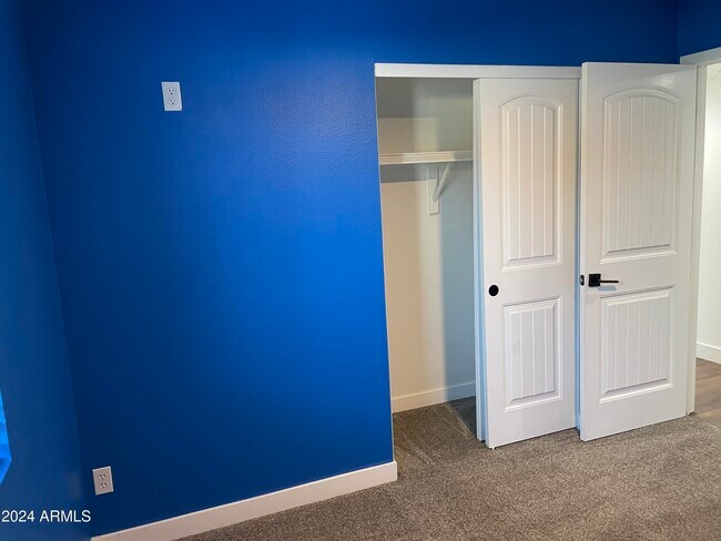 Building Photo - 4322 W Sandra Cir