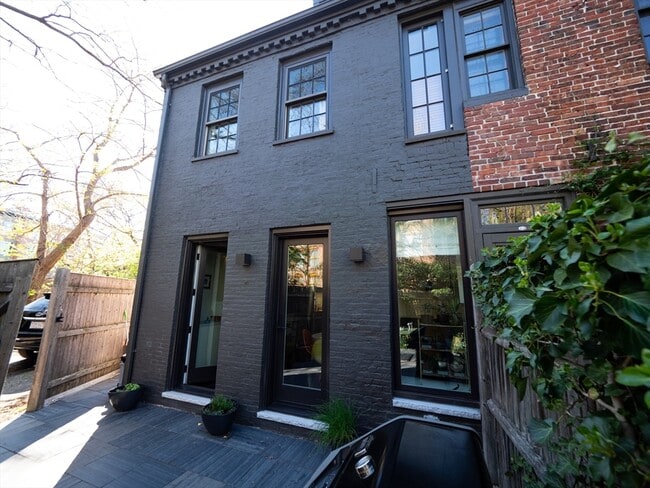 Building Photo - 214 Third St