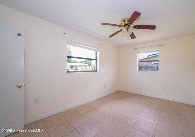 Building Photo - 2285 Dolphin Rd