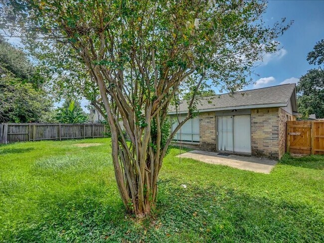 Building Photo - 8406 Daycoach Ln